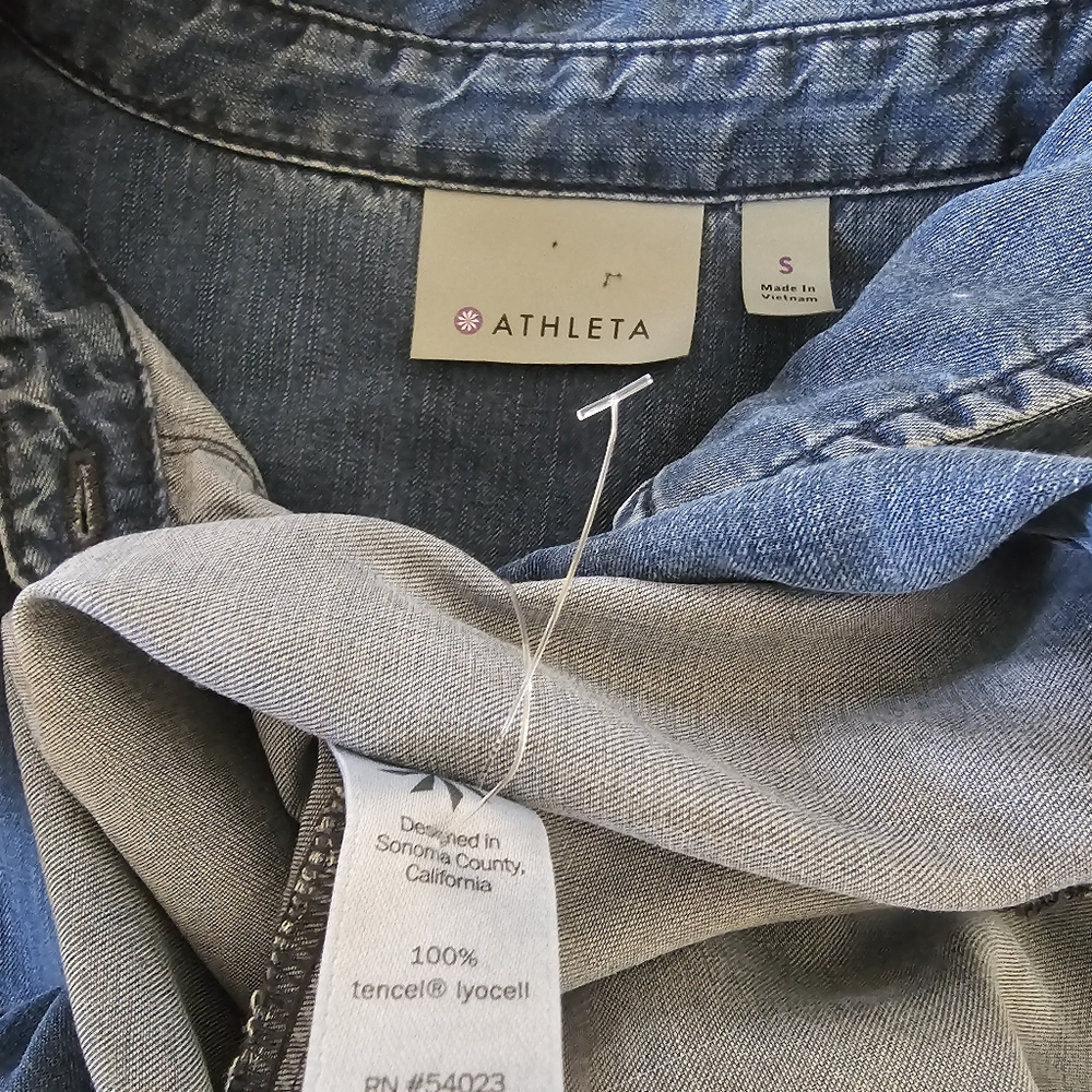 Athleta Long Denim 100% Lyocell Button Up Shirt Small Blue - Picture 6 of 7